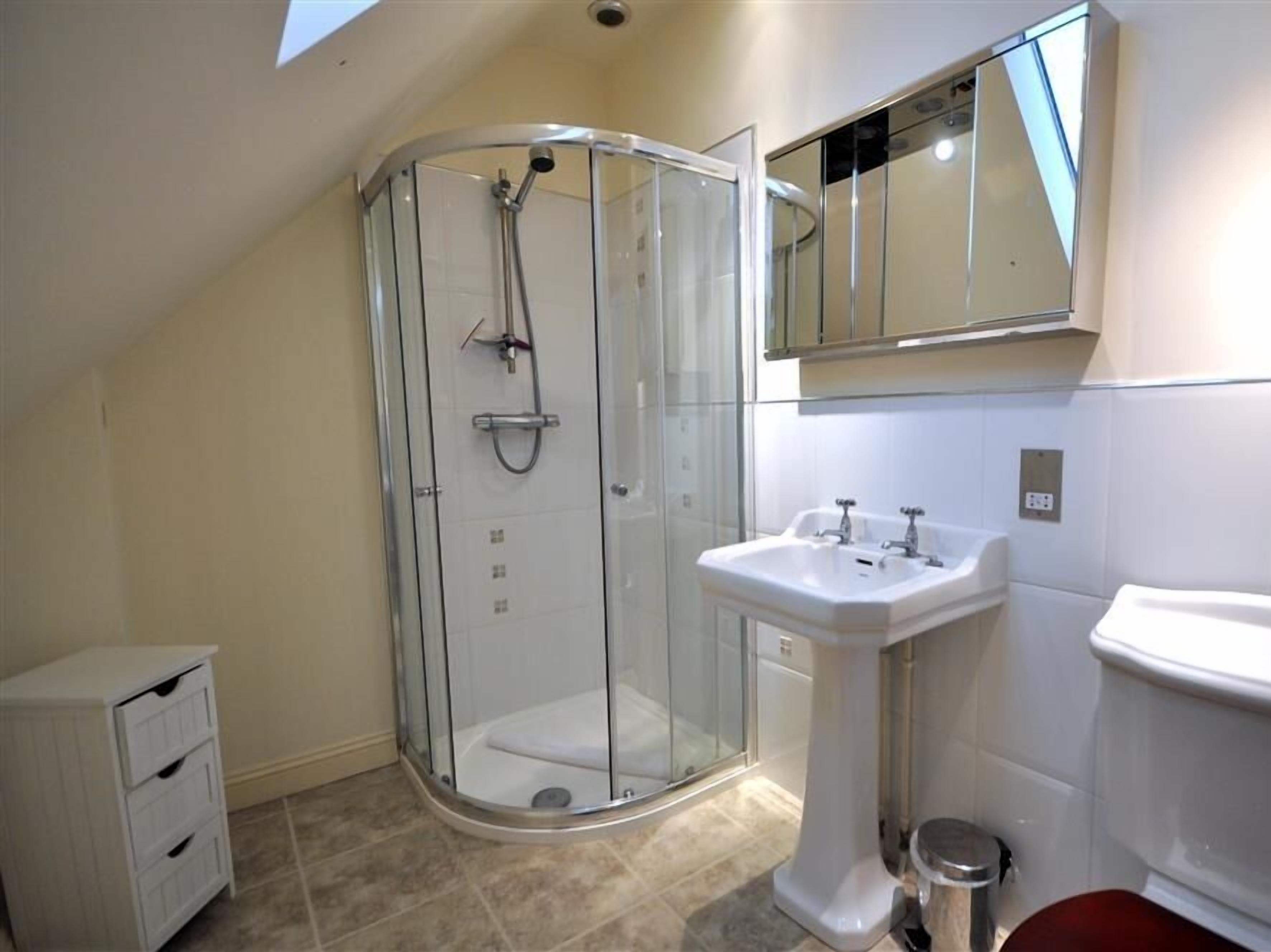 Cottage | Bathroom | Shower