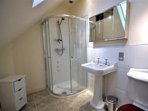 Cottage | Bathroom