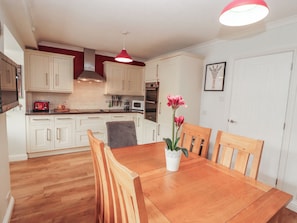 Cottage | Dining