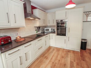 Cottage | Private kitchen | Microwave, stovetop, dishwasher, electric kettle - Riverside Cottage (Cockermouth)