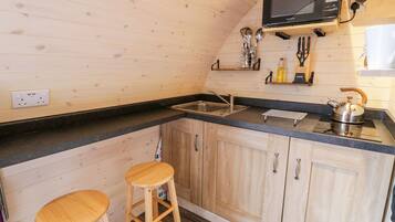 Cottage | Private kitchen | Cookware/dishes/utensils