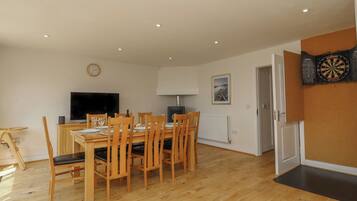 Cottage | Dining