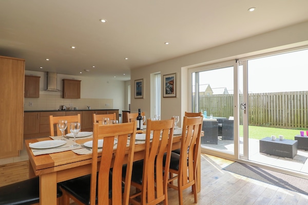 Cottage | Dining
