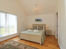 Cottage | 4 bedrooms, individually decorated, individually furnished, free WiFi