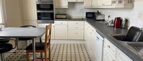 Cottage | Interior