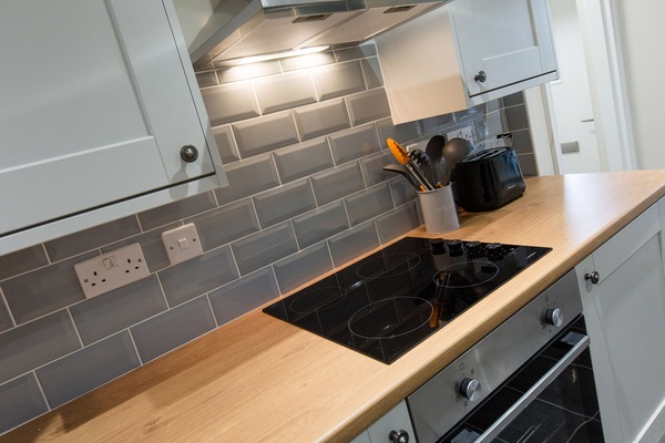 Cottage | Private kitchen | Microwave, stovetop, dishwasher, highchair