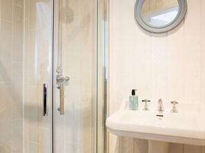 Cottage | Bathroom | Shower