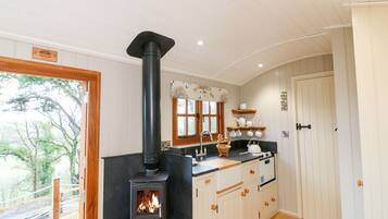 Cottage | Private kitchen | Cookware/dishes/utensils