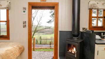 Cottage | 1 bedroom, individually decorated, individually furnished, free WiFi