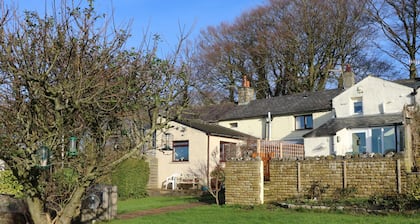 2 Storrs Cottages