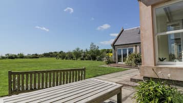 Cottage | Outdoor dining