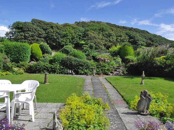 Cottage | Property grounds