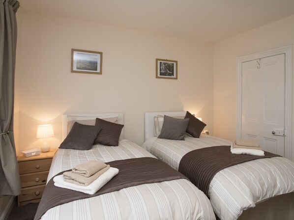 Cottage | 3 bedrooms, individually decorated, individually furnished, free WiFi