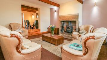 Cottage | Ruang tamu | TV