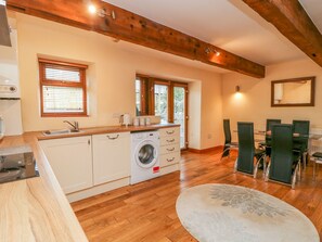 Cottage | Interior - Moscow Mews (Bradford)