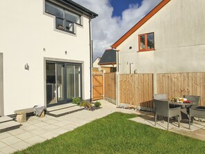 Cottage | Property grounds