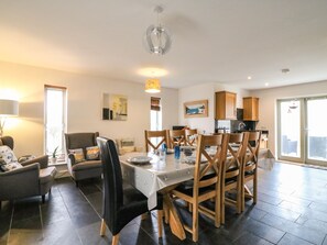 村舍 | 私人厨房 | 炉灶、洗碗机、厨具/餐具