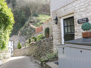 Cottage | Property grounds