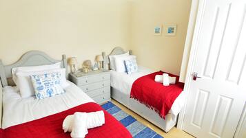 Cottage | 2 bedrooms, individually decorated, individually furnished, free WiFi