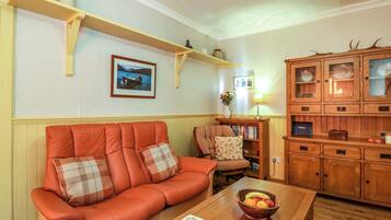 Cottage | Living area | TV