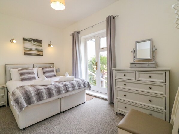 Cottage | Interior - Ocean Watch 1 (Weymouth)