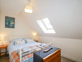 Cottage | 2 bedrooms, individually decorated, individually furnished, free WiFi
