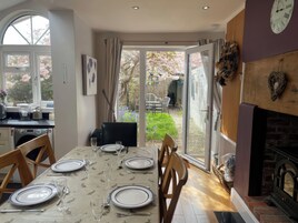 Cottage | Dining