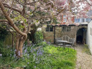 Cottage | Outdoor dining - Pedaller's Cottage (Weymouth)