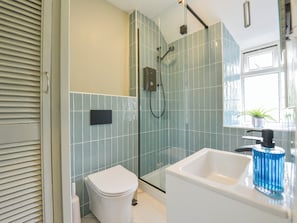 Cottage | Bathroom | Shower