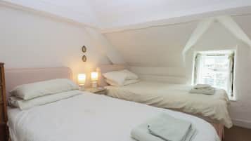Cottage | 2 bedrooms, individually decorated, individually furnished
