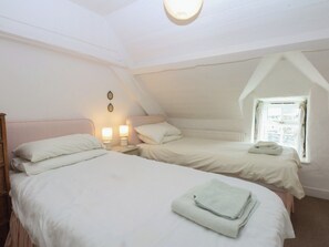 Cottage | 2 bedrooms, individually decorated, individually furnished - Y Bwthyn (Criccieth)
