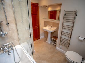 Cottage | Bathroom