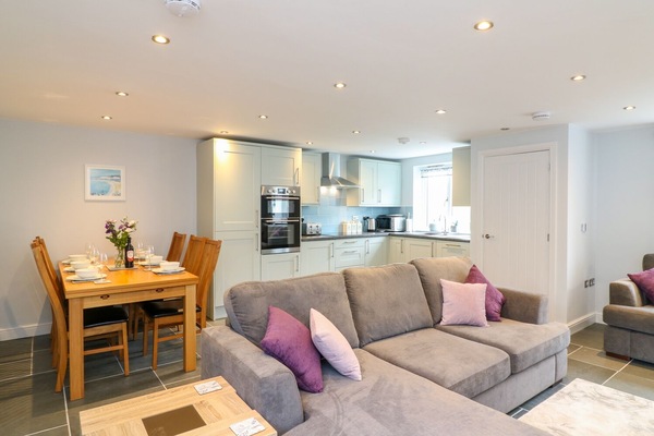 Cottage | Living area | TV