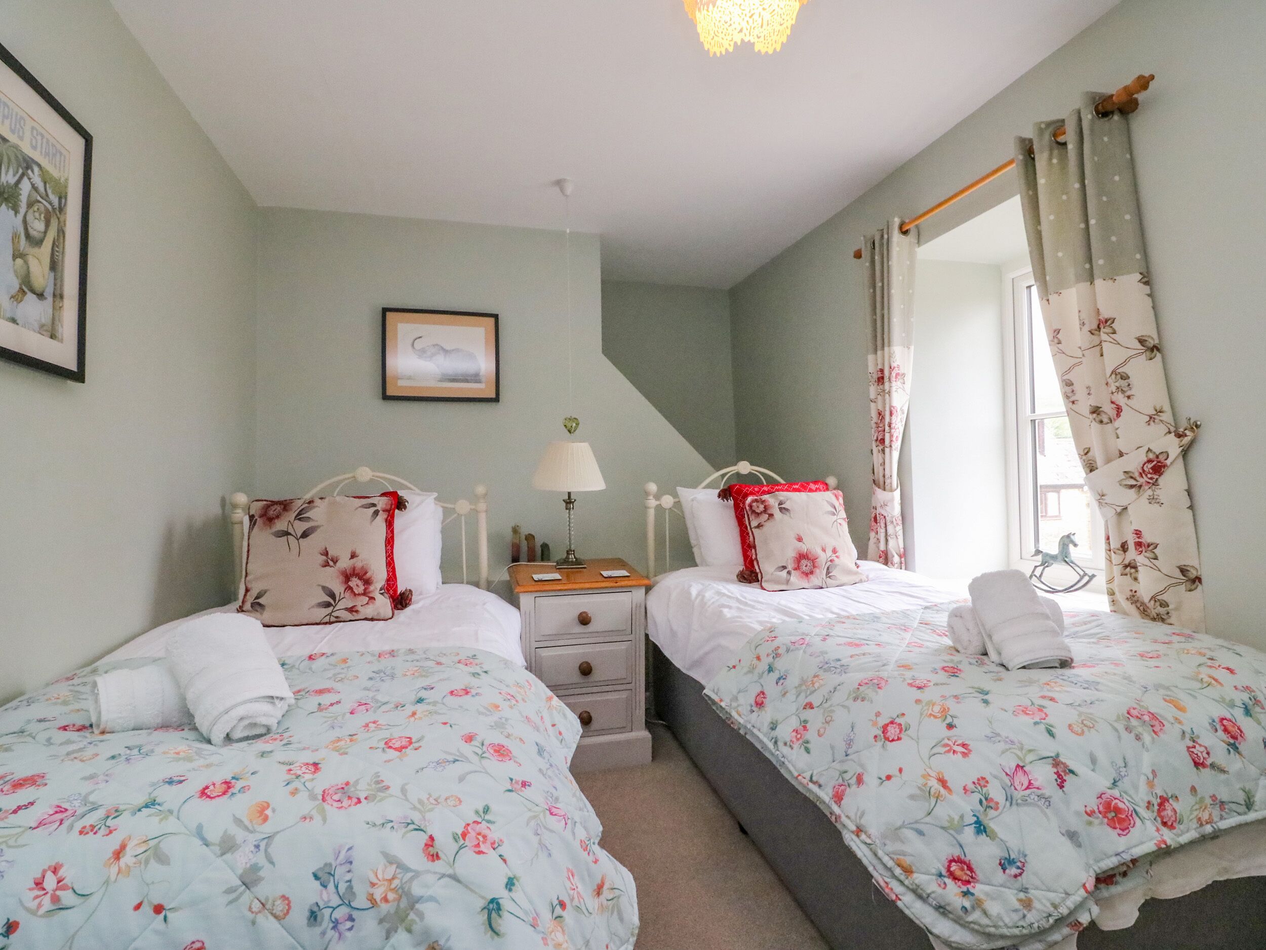 Cottage | 3 bedrooms, individually decorated, individually furnished, free WiFi