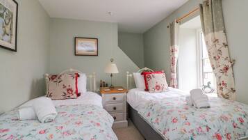 Cottage | 3 bedrooms, individually decorated, individually furnished, free WiFi