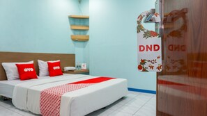 Deluxe Double Room | Free WiFi, bed sheets - OYO 2088 Grha Blue Sky Syariah (Bandung)