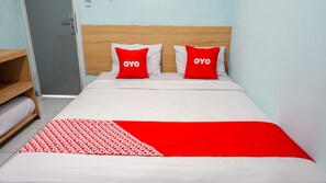 Standard Double Room | Free WiFi, bed sheets - OYO 2088 Grha Blue Sky Syariah (Bandung)