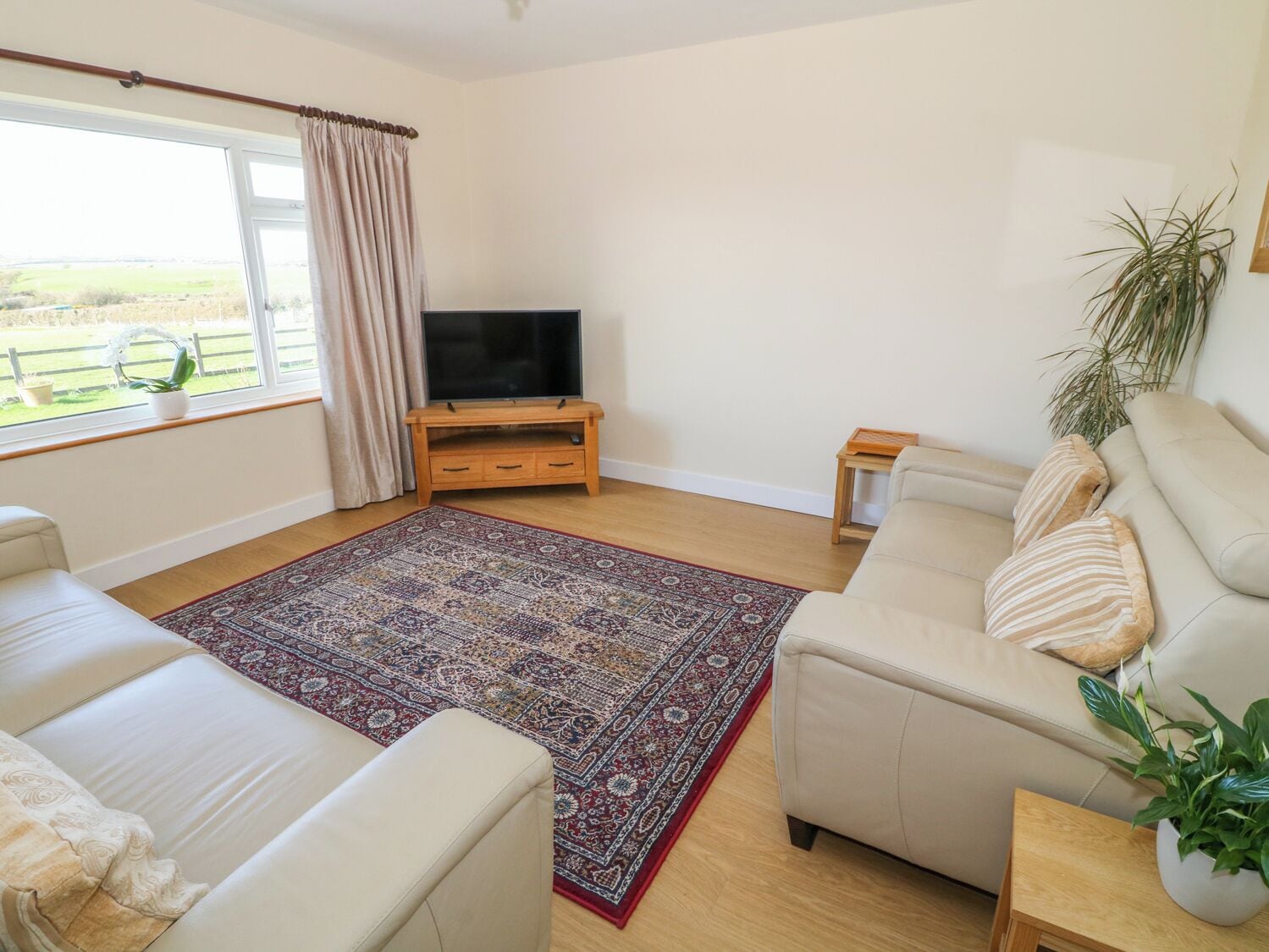 Ferienhaus | Wohnbereich | Fernseher