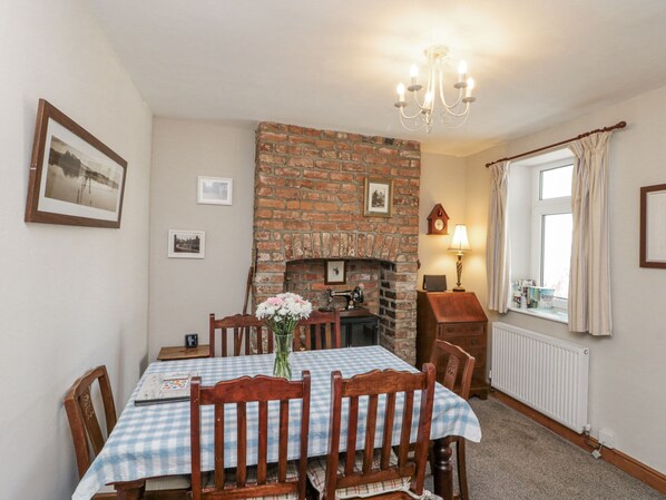 Cottage | Dining