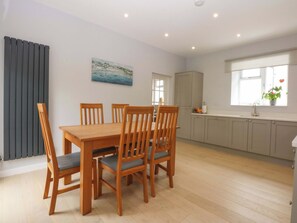 Cottage | Dining - Menai Cottage (Llanfairpwllgwyngyll)