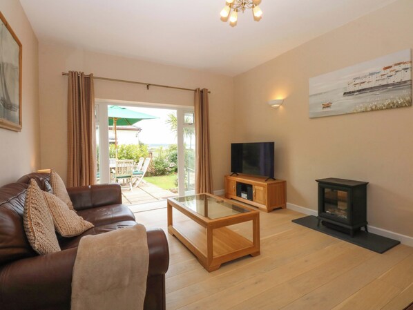 Cottage | Living area | TV, DVD player - Menai Cottage (Llanfairpwllgwyngyll)