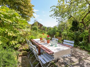 Cottage | Dining