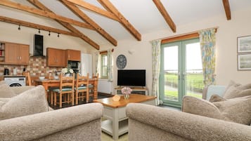 Cottage | Living area | TV