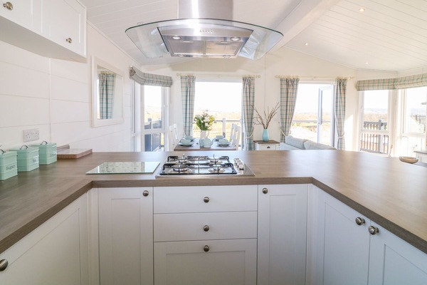 Cottage | Private kitchen | Microwave, stovetop, dishwasher, cookware/dishes/utensils