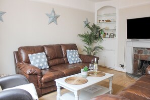 Living area - Sandcastles 15A Fore Street (Salcombe)