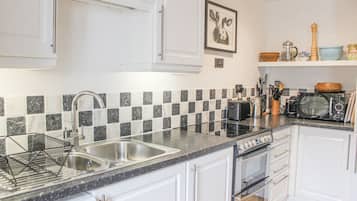 Microondas, placa de cocina, lavavajillas, tetera/pava eléctrica