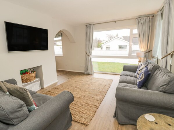 Cottage | Living area | TV - Ty Taid (Rhosneigr)