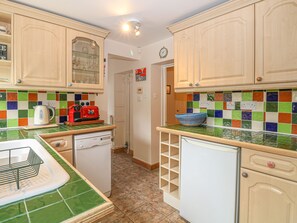 المنشأة من الداخل