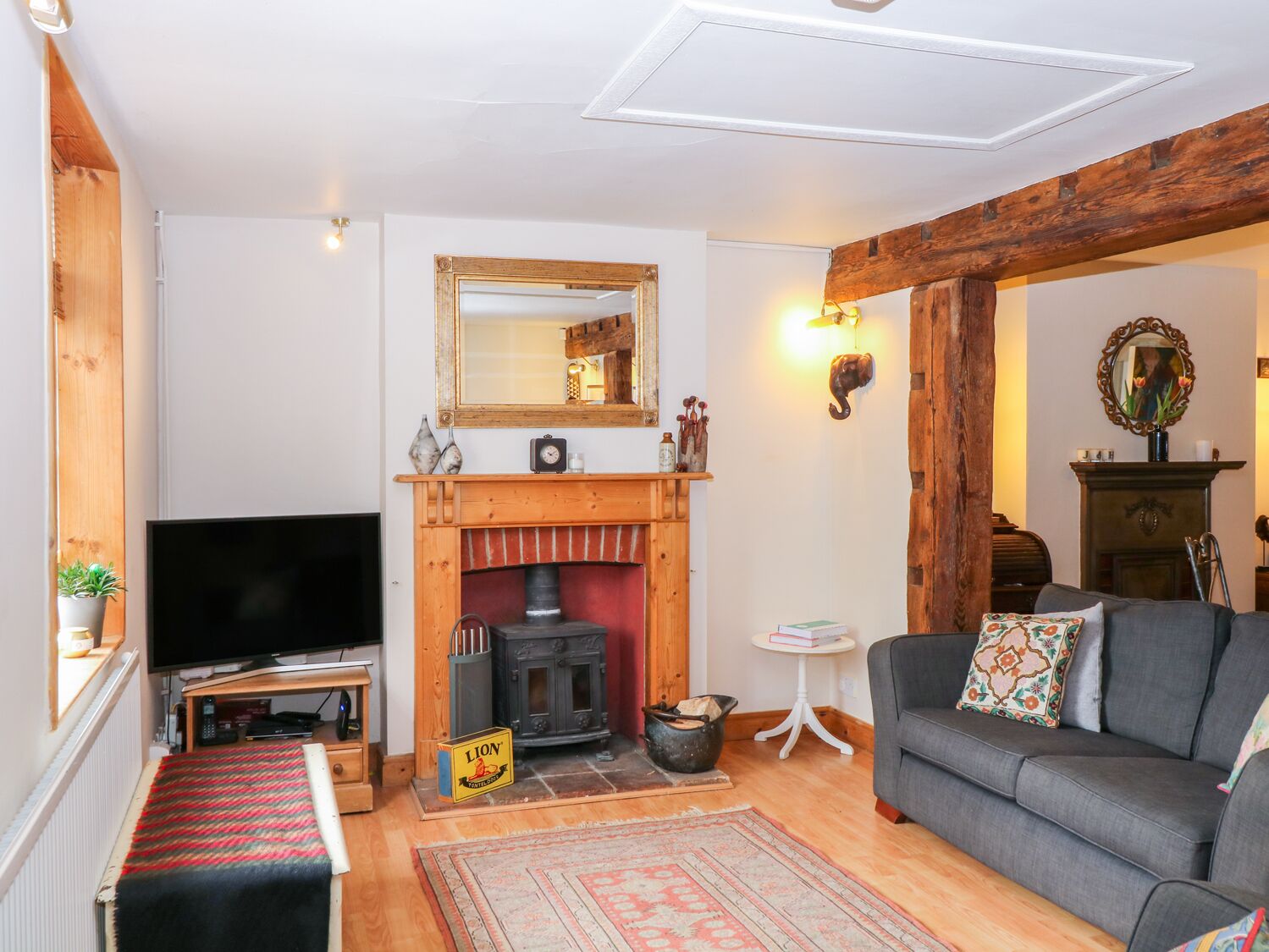 Cottage | Living room | TV