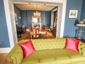 Cottage | Living room - Beaulieu House (Llandudno)